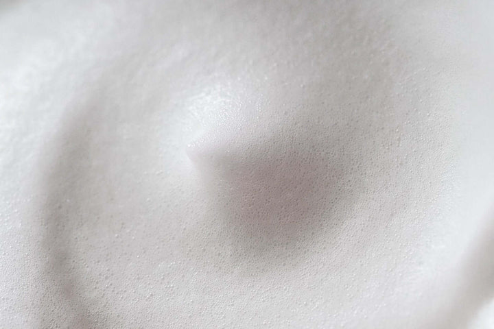 Sæbebær shampoo i glas. Hjemmelavet hår shampoo af sæbebær på glas.  low poo shampoo  uden sulfat og silikone og parabener